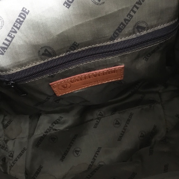 Beautiful Valleverde Shoulder/Crossbody Drawstring Leather Bag - Picture 8 of 10